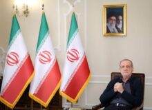 پزشکیان: اگر با مردم باشیم، هیچ قدرتی نمی‌تواند زمین‌گیرمان کند