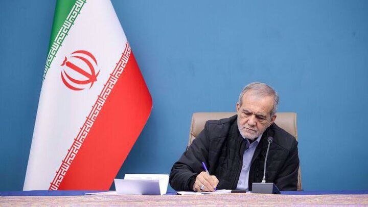 پزشکیان: مشروطه نقطه عطف بیداری و آزادیخواهی ملت ایران بود