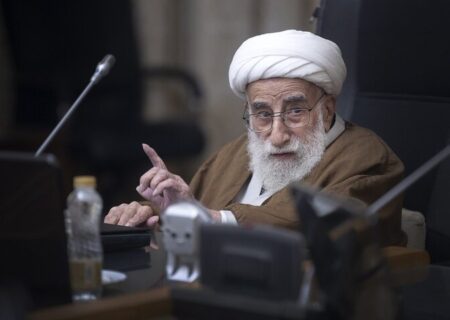 آیتالله جنتی: نیازمند روحیه جهادی در عرصه نبرد اقتصادی هستیم