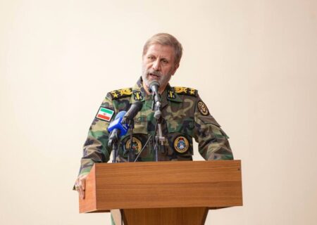 امیر حاتمی:نیروهای مسلح در دفاع از استقلال ایران لحظه‌ای درنگ نمی‌کنند