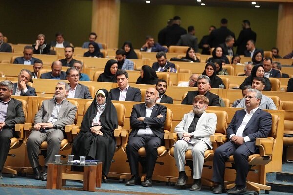بهروزآذر: دولت در حال حرکت به سمت توسعه بنگاههای اقتصادی پایدار است