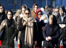 دشمن با طرح مسئله آزادی زنان به دنبال اثرگذاری بر روی باورهای آنان است