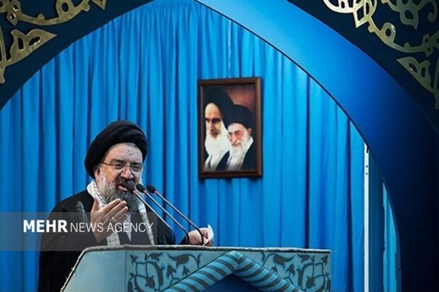 دشمن، فشار اقتصادی را با هدف ایجاد فاصله میان مردم و نظام دنبال می‌کند