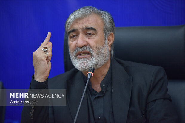 عزیزی خطاب به نظامیان آمریکایی: تا دیر نشده به کشور خودتان برگردید
