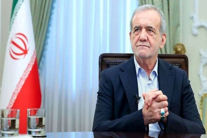 پزشکیان: با تمامیت‌خواهی برخی در منطقه برخورد می‌کنیم