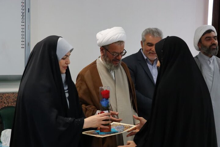۴۰ فرزند شهید دانش‌آموز در دامغان تجلیل شدند