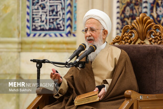 آیتالله جوادی آملی: جامعه را با گفتوگوی اخلاقی از اختلاف دور کنیم